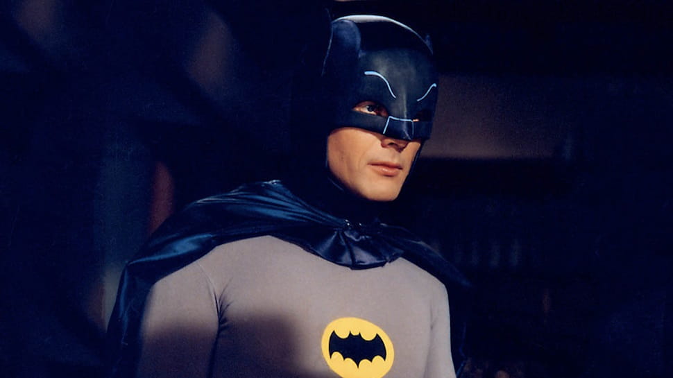 Adam West, famoso por interpretar Batman, morre aos 88 anos