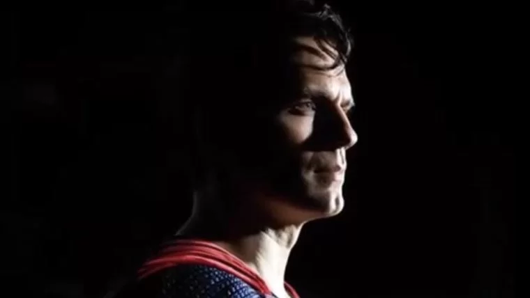 Henry Cavill posta vídeo no Instagram confirmando o retorno ao papel do Superman
